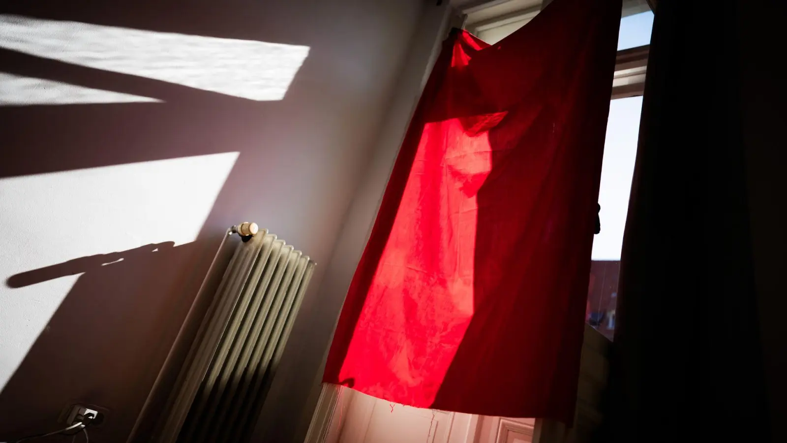 Hohe Temperaturen in der Wohnung können die Wohnqualität erheblich beeinträchtigen. (Foto: -/dpa/dpa-tmn)