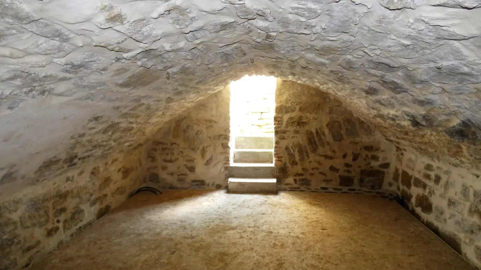 Im Kellergewölbe der Judengasse 10 befindet sich ein einzigartiges jüdisches Ritualbad. Das Gebäude wird parallel zum Haus Nummer 12 saniert – ein Großprojekt für den Verein Alt-Rothenburg. (Foto: Karl-Heinz Gisbertz)