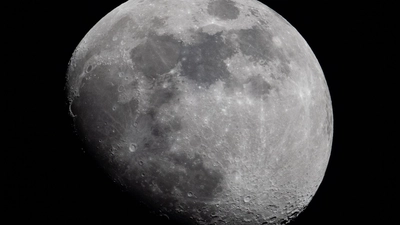 Ein Teil einer SpaceX-Rakete wird Wissenschaftlern zufolge im August auf dem Mond einschlagen. (Archivbild) (Foto: Boris Roessler/dpa)