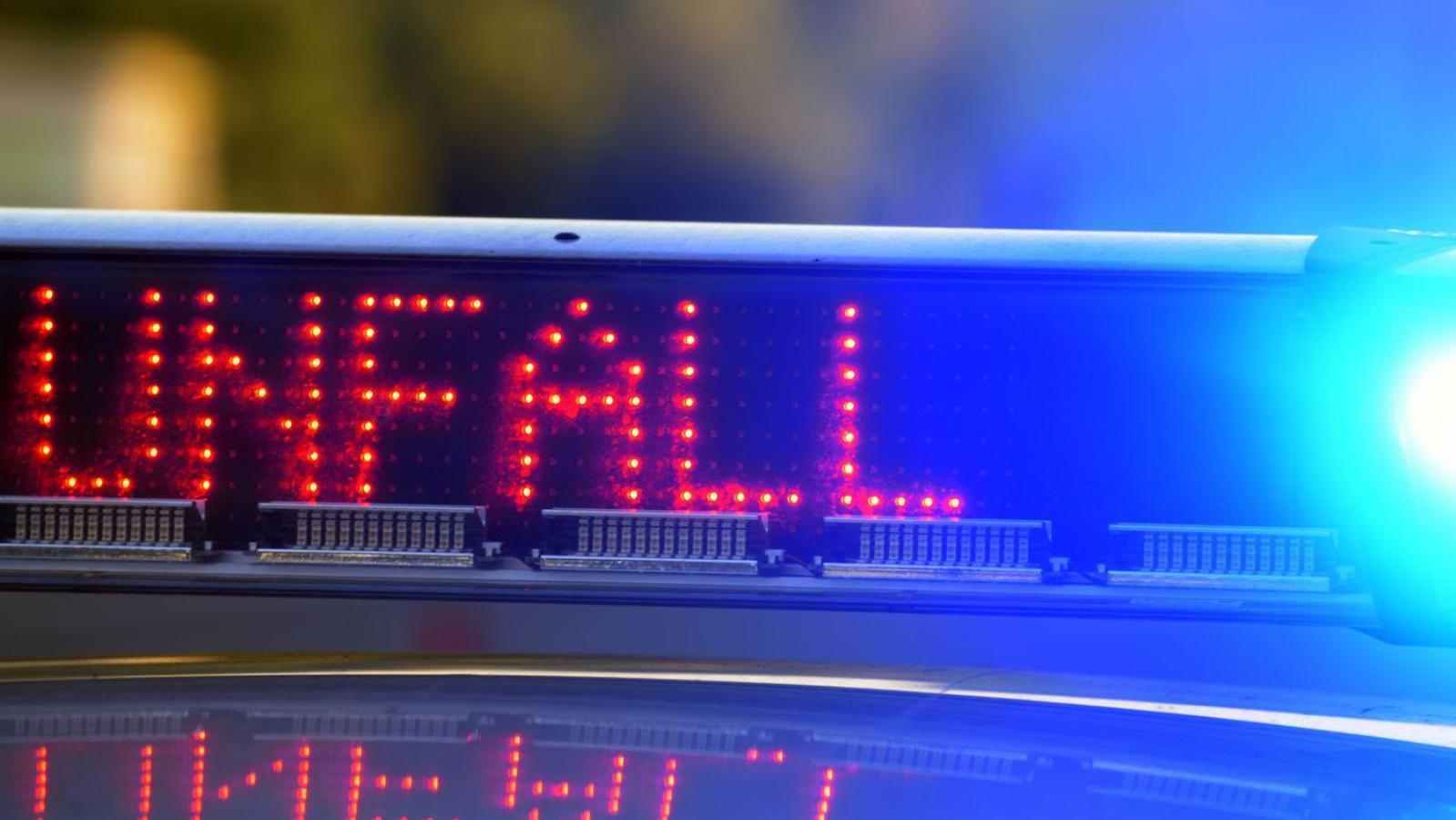 Kilometers-long traffic jam on the A6: Tires on truck burst