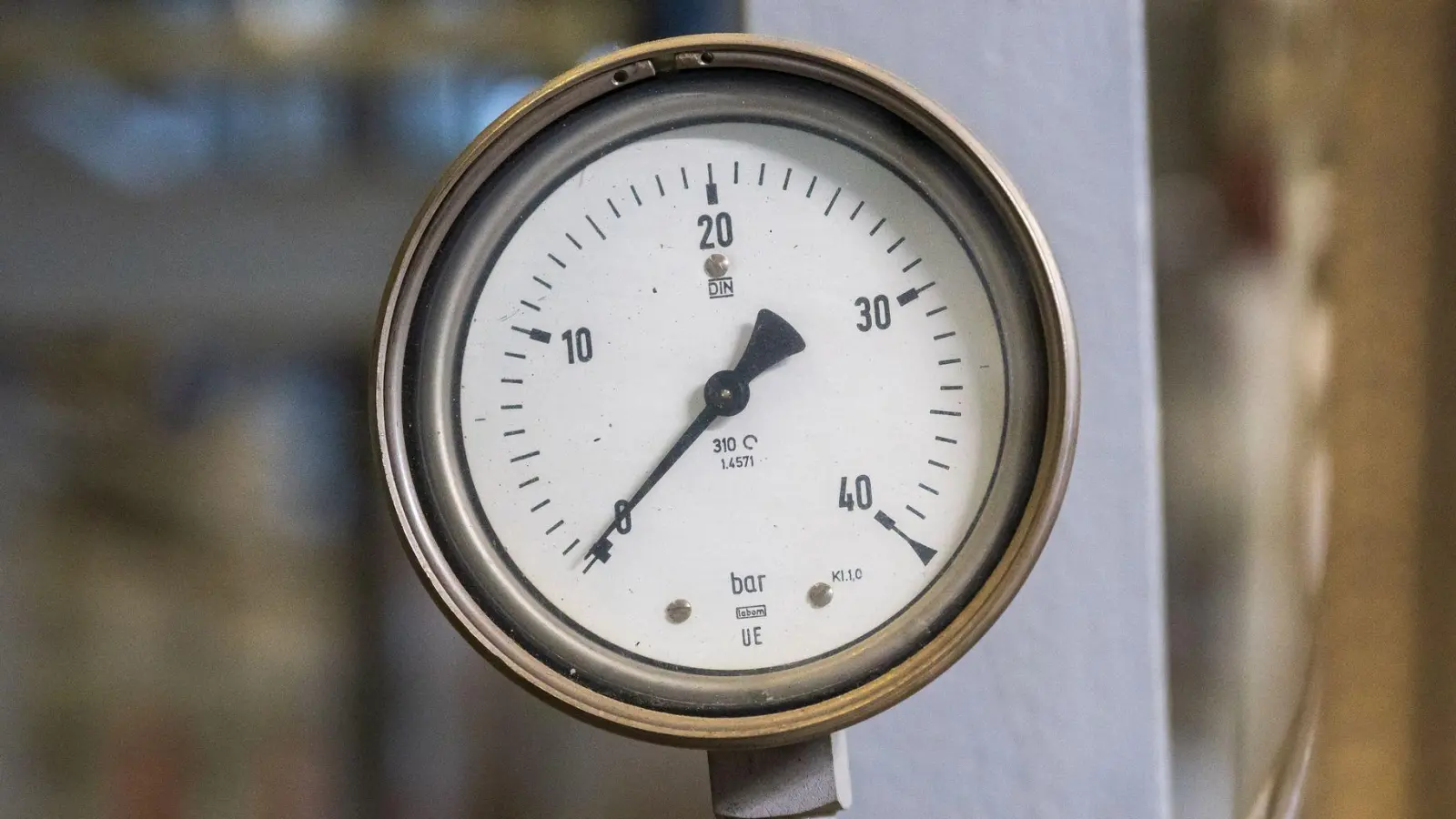 Die bayerischen Gasspeicher sind zum Ende des Winters leer wie nie. (Archivbild) (Foto: Peter Kneffel/dpa)