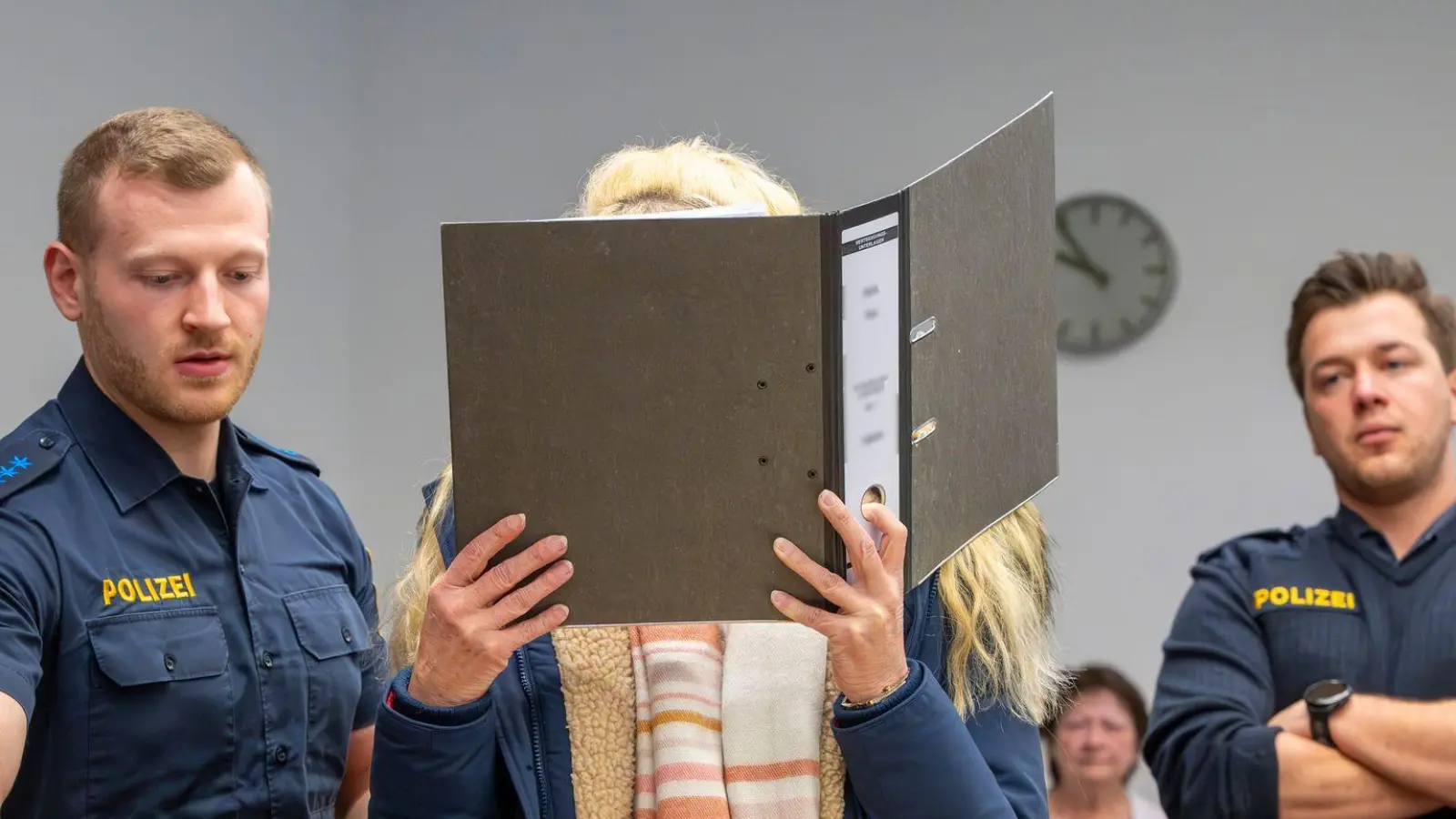 Wollte die Frau ihren Ehemann umbringen lassen? (Archivbild) (Foto: Peter Kneffel/dpa)