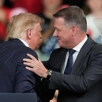 Audi-Chef Gernot Döllner steht für seinen Auftritt mit US-Präsident Trump in der Kritik. (Archivbild) (Foto: Mike Stewart/AP/dpa)