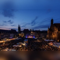 Neben der langjährigen Unterstützung von Sponsoren setzt das Bardentreffen auch auf den Verkauf von Merchandise-Artikeln und Crowdfunding. (Archivbild) (Foto: Daniel Karmann/dpa)