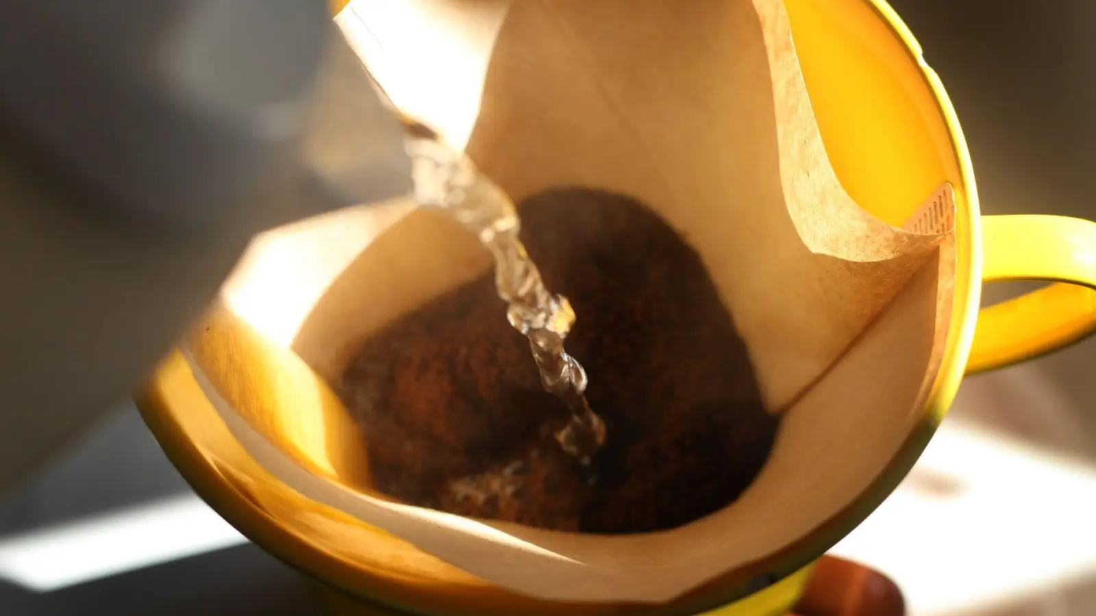 Kaffee als Verdauungshelfer: Das Getränk kann den Darm in Schwung bringen. (Foto: Karl-Josef Hildenbrand/dpa)
