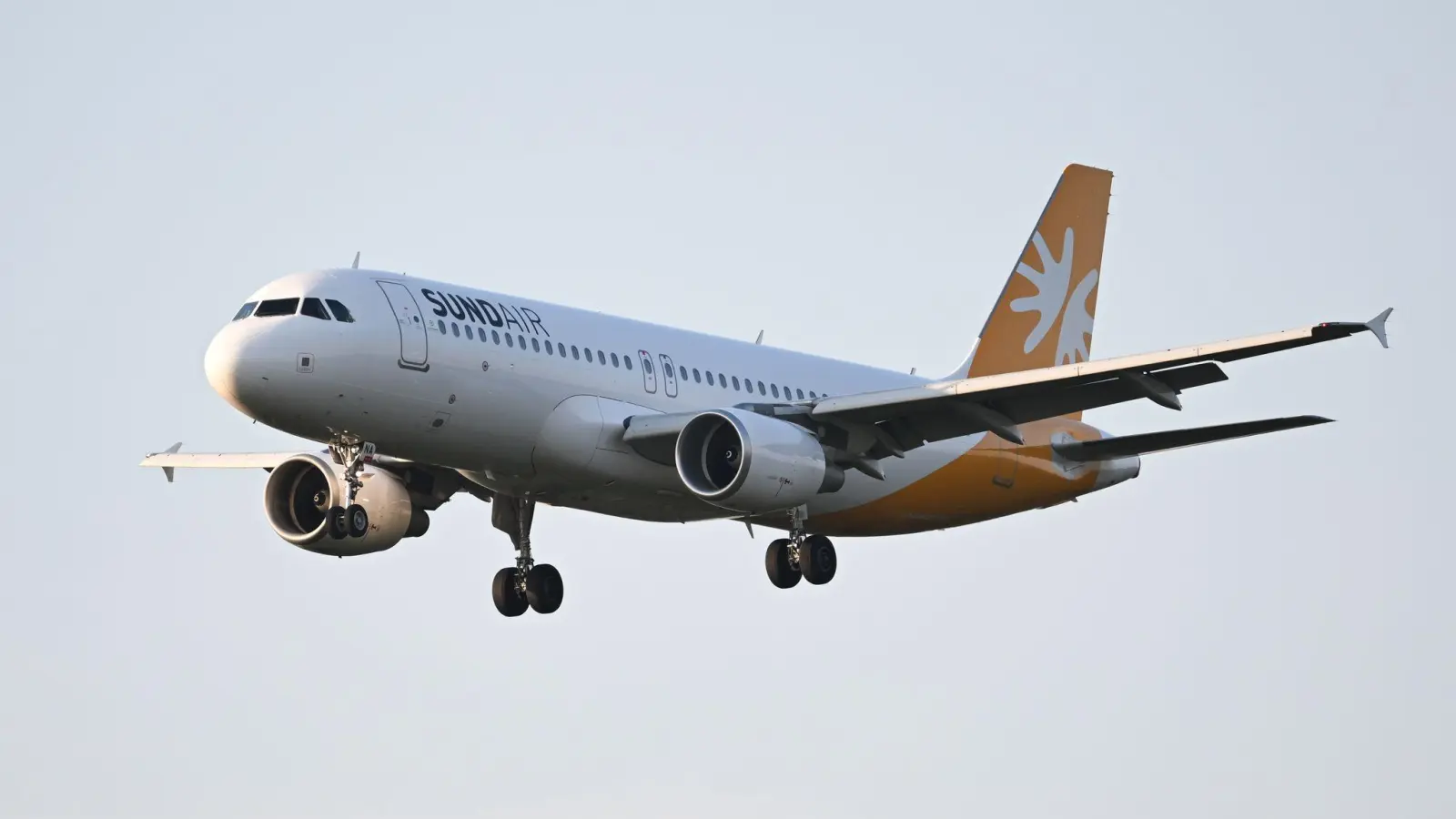 Am Mittwoch war der erste Sonderflug mit Deutschen aus Israel in Amman gestartet.  (Foto: Arne Dedert/dpa)