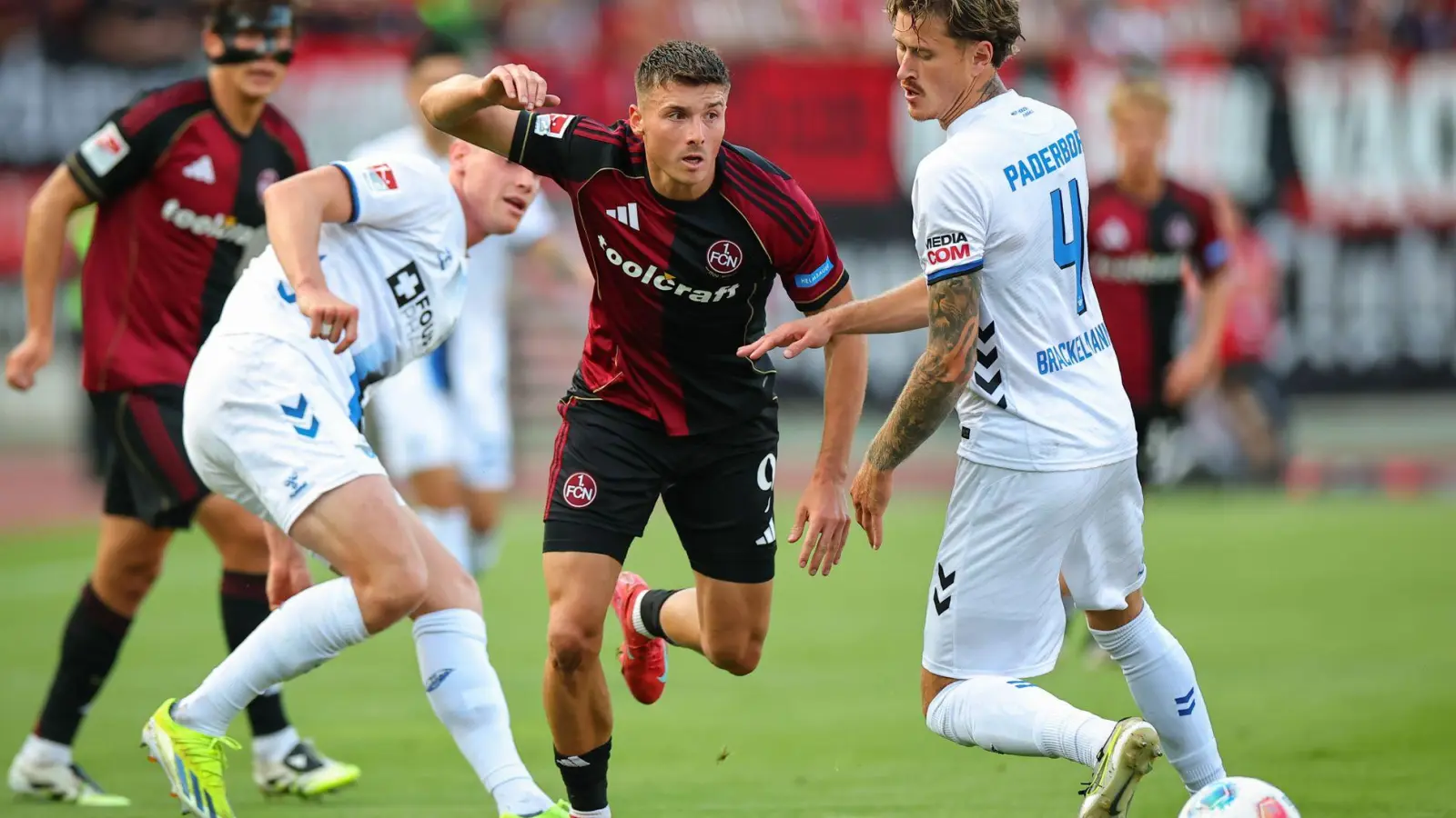 Der 1. FC Nürnberg hat den ersten Punkt in dieser Zweitliga-Saison erkämpft. (Foto: Daniel Karmann/dpa)