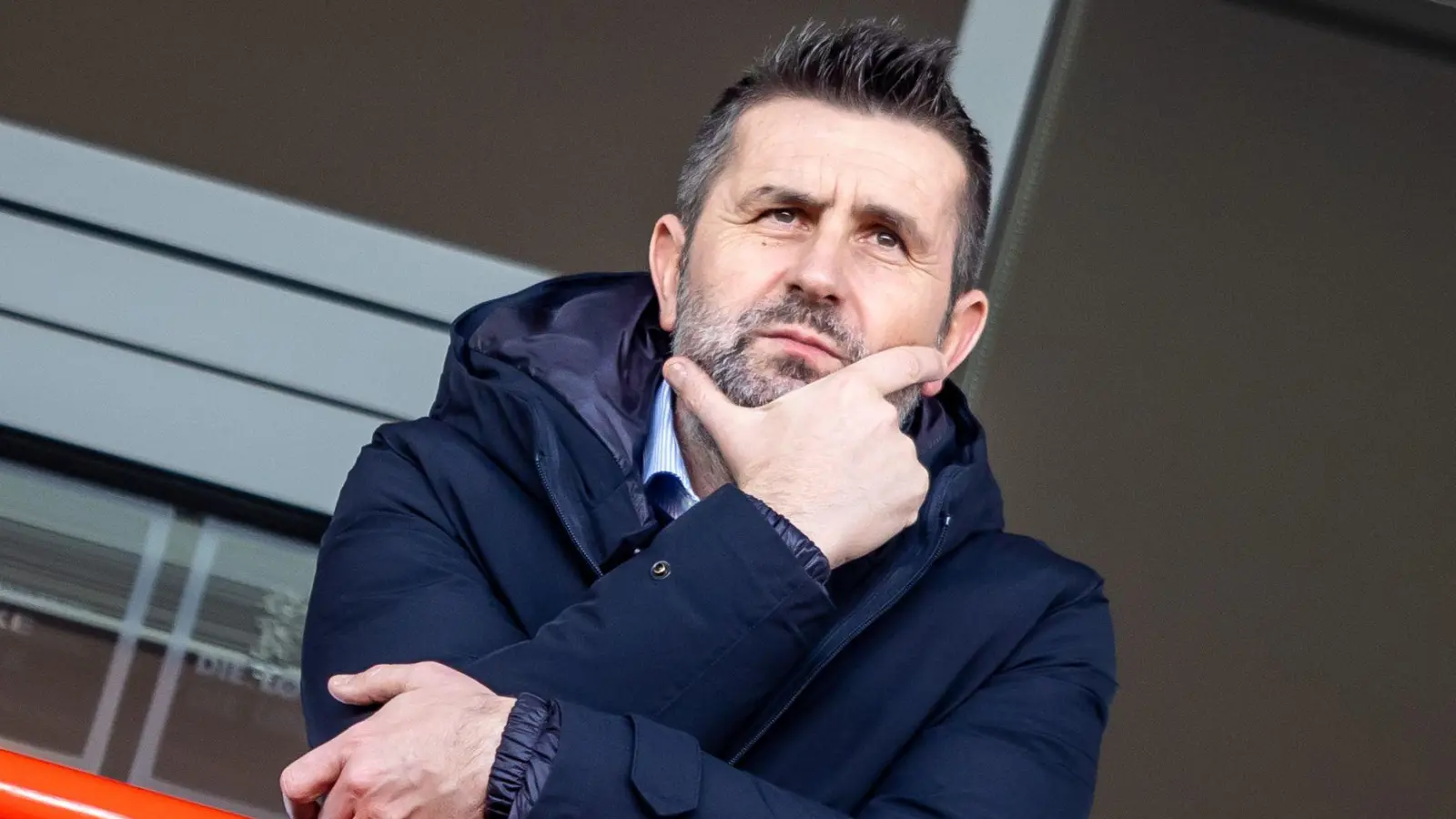 Unions Trainer Nenad Bjelica darf gegen Wolfsburg wieder auf der Bank sitzen. (Foto: Andreas Gora/dpa)
