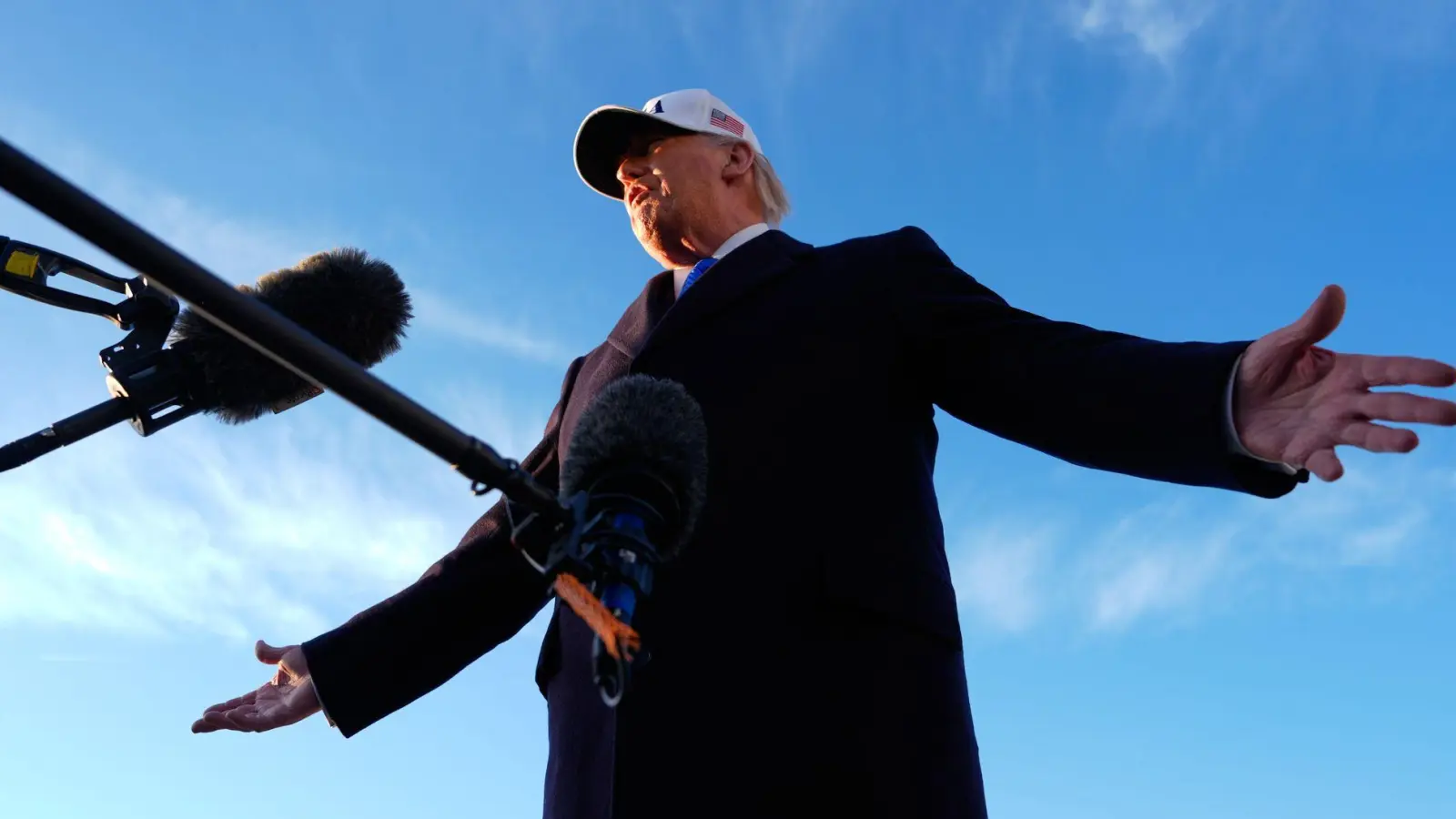 Trump fordert im Iran-Krieg die Nato-Länder zur Hilfe bei der Öffnung der Straße von Hormus auf. (Archivbild) (Foto: Mark Schiefelbein/AP/dpa)