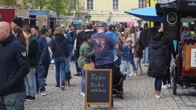 Beim Streetfood-Festival werden viele Foodtrucks und Händlerinnen vertreten sein. Zusätzlich sind zahlreiche Attraktionen geboten, auch die Geschäfte haben sonntags offen. (Archivbild: Florian Pöhlmann)