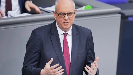 Bremens Bürgermeister Andreas Bovenschulte (SPD). Bremen kündigt ein „Nein“ zum Steuerentlastungsgesetz an. (Foto: Michael Kappeler/dpa)