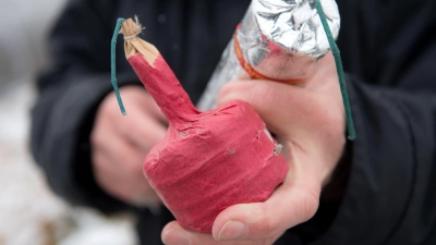 An der bayerisch-tschechischen Grenze hat die Bundespolizei mehrere Einreisende mit illegalen Böllern aufgegriffen. (Archivbild) (Foto: Sven Hoppe/dpa)