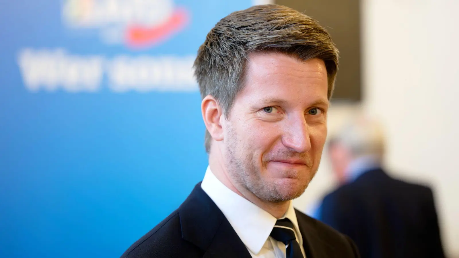AfD-Landeschef Martin Vincentz während des Landesparteitags in Marl.  (Foto: Henning Kaiser/dpa)