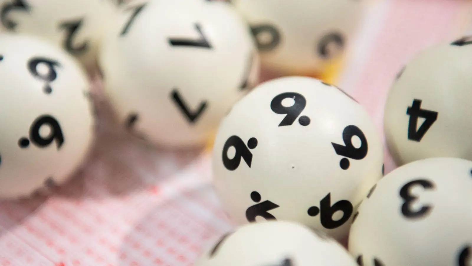 Der Millionengewinn dürfte Freude bringen. (Symbolbild) (Foto: Tom Weller/dpa)