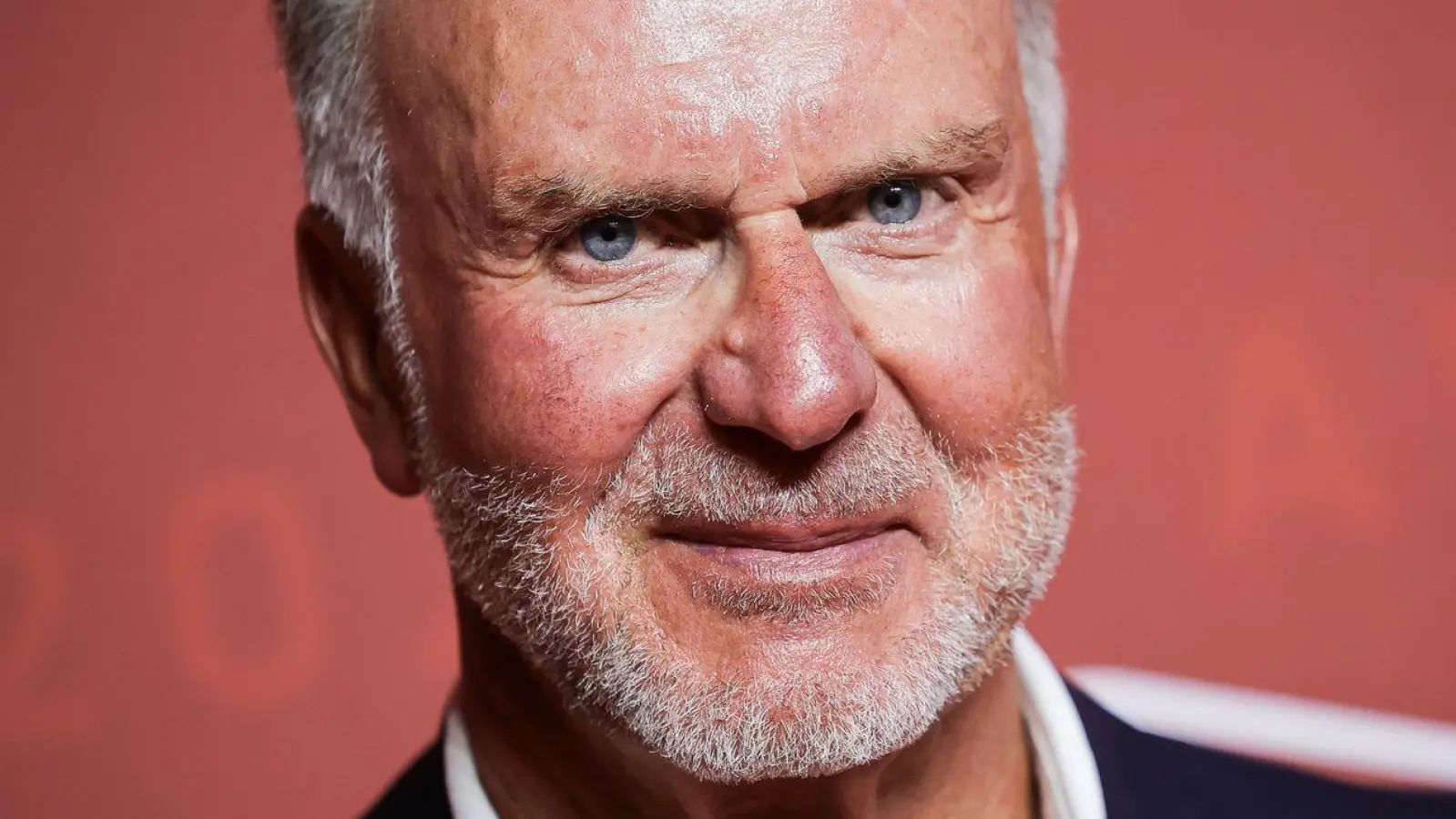 Der frühere Bayern-Boss Karl-Heinz Rummenigge ist auf das Champions-League-Finale gespannt. (Foto: Christian Charisius/dpa)