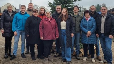 Die gemeinsame Liste für Schnelldorf (v. l.): Caroline Ludwig-Schönig, Christoph Feirer, Alexander Völkel, Karin Kohn, Kathrin Unbehauen, Andrea Klein-Fuchs, Martin Schwenzl, Anna Kohn, Michael Ulrich, Kornelia Gehr, Fabian Eschenbacher und Klaus Mittelmeier. (Foto: Sandrina Schimmer)