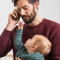 Kindergeld online beantragen: Eltern können den Antrag sicher und kostenfrei über die offizielle Seite der Bundesagentur für Arbeit stellen. (Foto: Christin Klose/dpa-tmn/dpa)