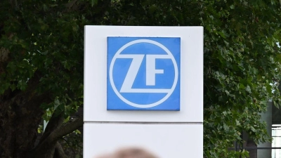 Der Autozulieferer ZF muss sparen (Foto- aktuell) (Foto: Felix Kästle/dpa)