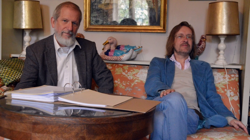 Müssen derzeit viel Papierkrieg bewältigen, um Zuschüsse an Land zu ziehen: der Fördervereinsvorsitzende Dr. Martin Baumeister (links) und Schlossherr Jan Kobow. (Foto: Johannes Zimmermann)