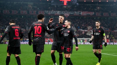 Leverkusen jubelt über das Tor zum 2:0 durch Malik Tillman.  (Foto: Marius Becker/dpa)