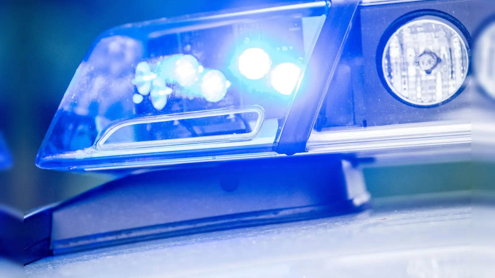 Die Polizei ermittelt gegen Unbekannt wegen Verdachts der fahrlässigen Körperverletzung und einer Ordnungswidrigkeit. (Symbolbild) (Foto: Lino Mirgeler/dpa)