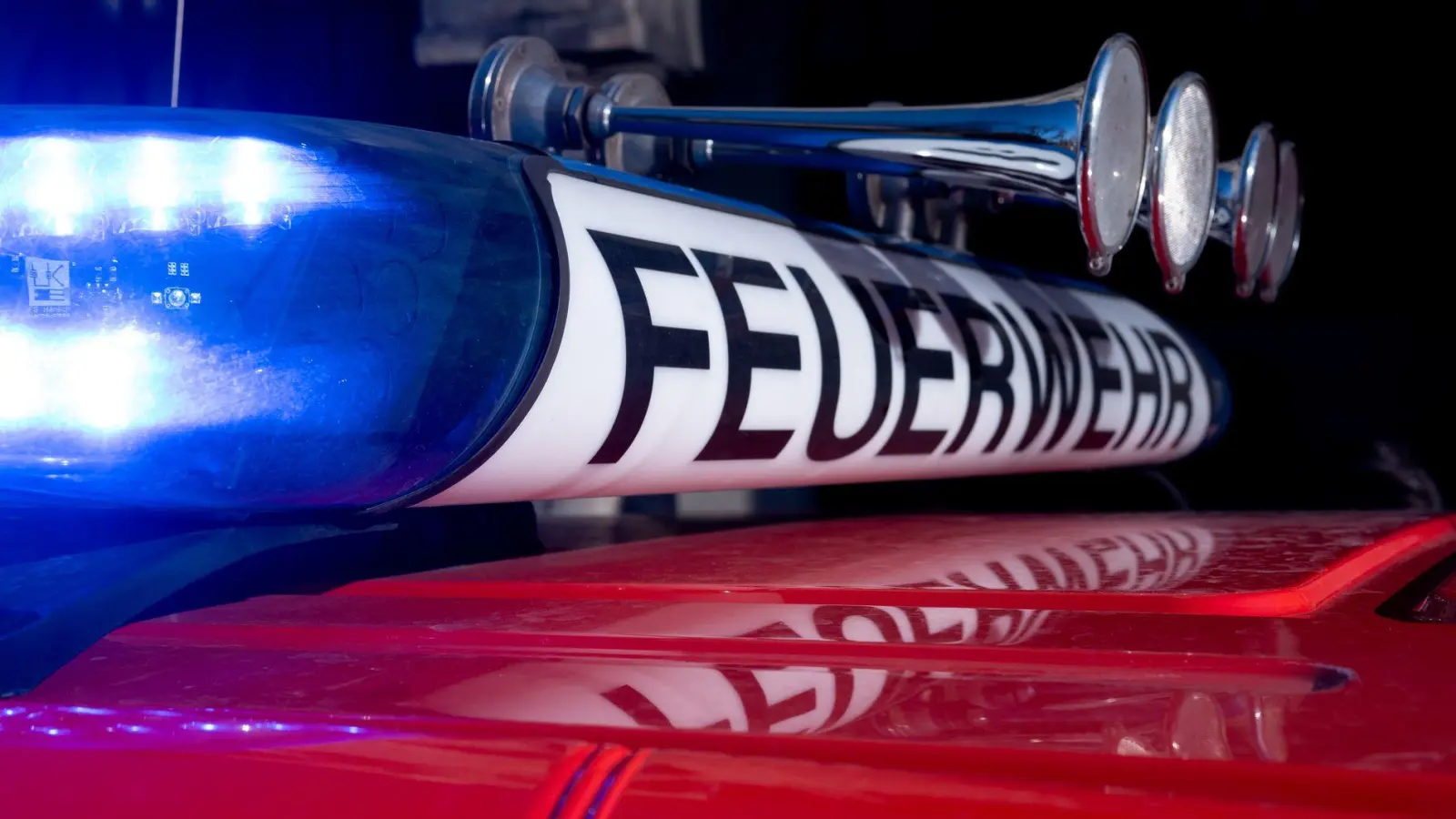 Die Feuerwehrleute ließen den Kohlbergtunnel während der Löscharbeiten sperren. (Symbolbild) (Foto: Niklas Treppner/dpa)