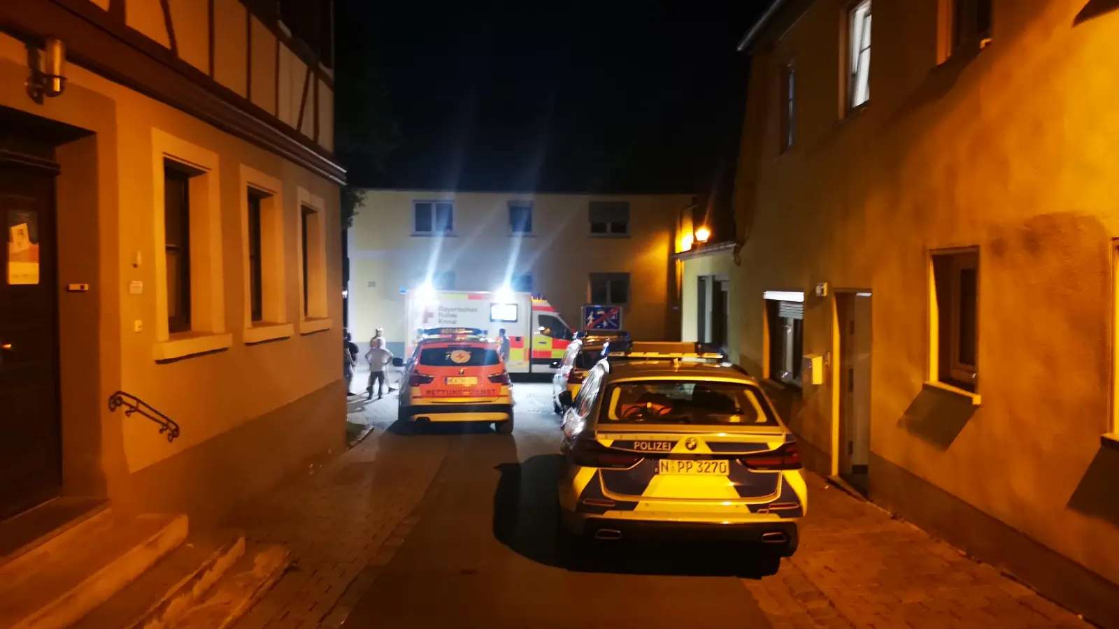 Am späten Samstagabend kam es in Bad Windsheim zu einer Messerstecherei. Eine Person wurde dabei verletzt, die Polizei nahm einen Tatverdächtigen fest. (Foto: NEWS5 / Wohlgemuth)