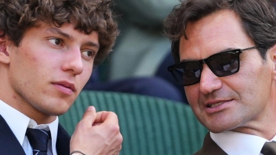Antonelli unterhielt sich in Wimbledon angeregt mit Roger Federer. (Archivbild) (Foto: Kirsty Wigglesworth/AP/dpa)