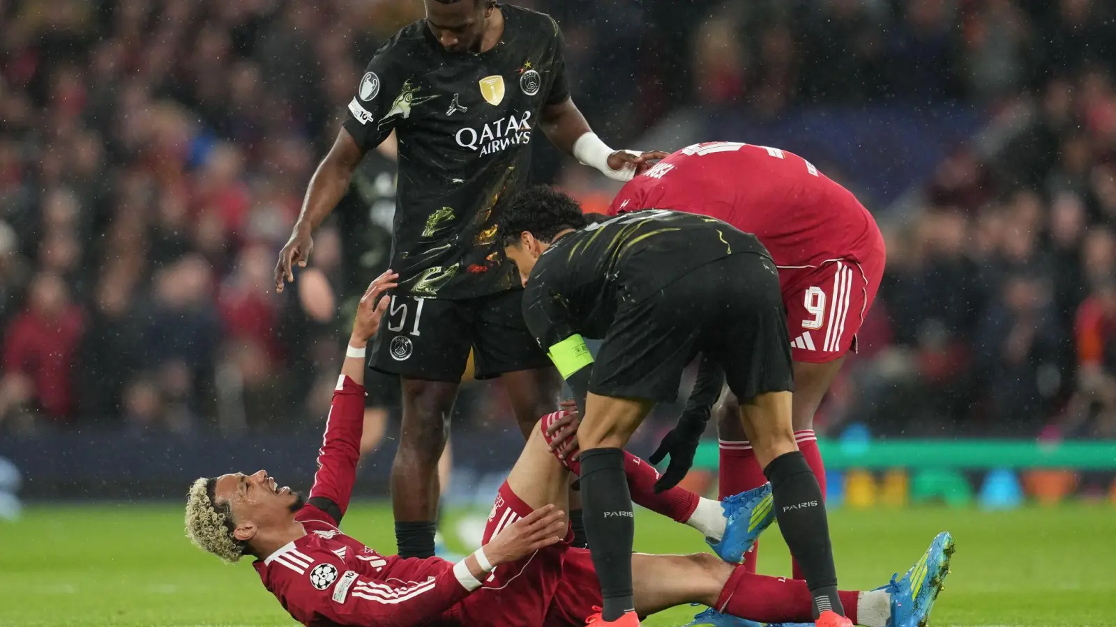 Hugo Ekitiké droht das WM-Aus. (Foto: Jon Super/AP/dpa)