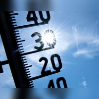 Sonniges und heißes Wetter prägt den Wochenstart in Bayern. (Symbolbild) (Foto: Sven Hoppe/dpa)