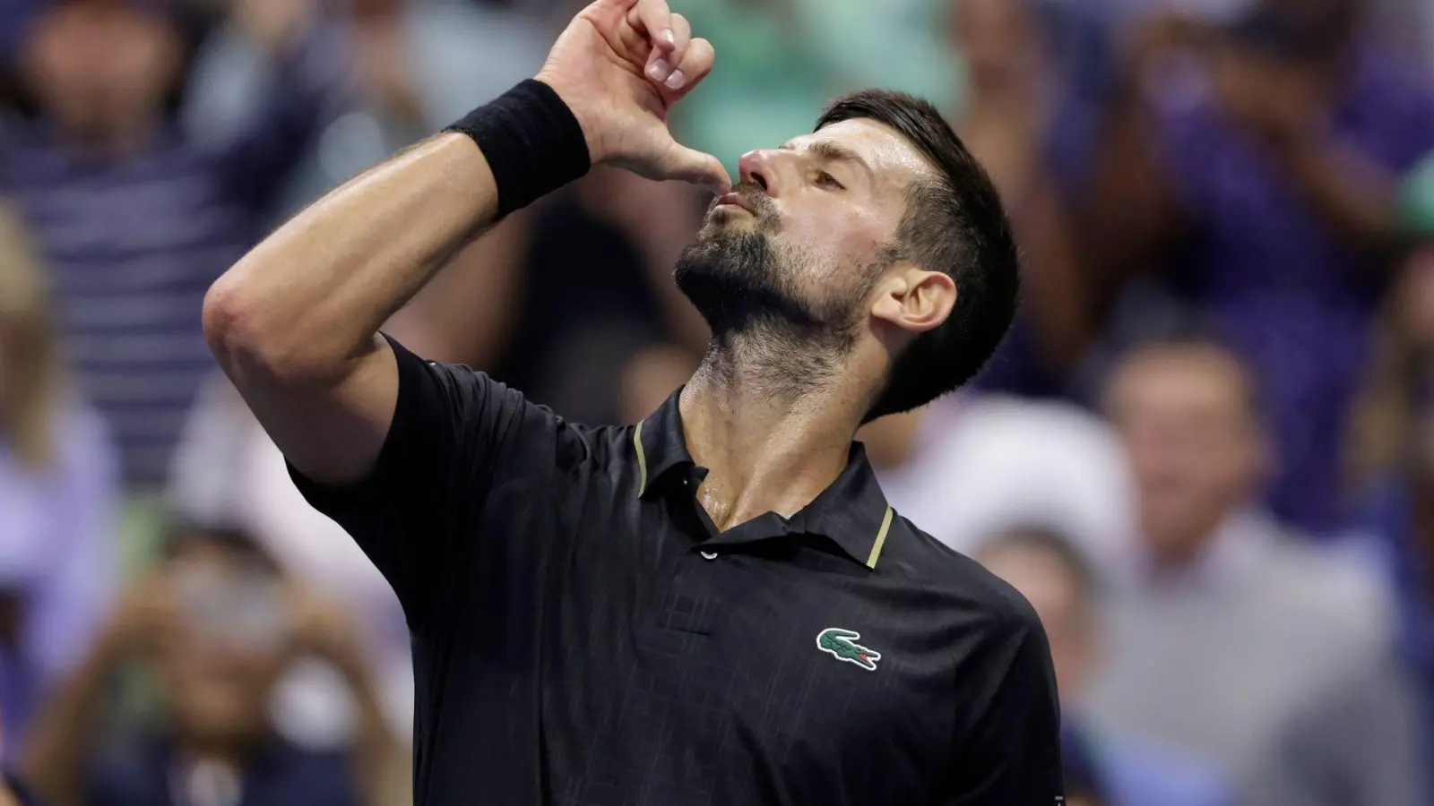 Novak Djokovic widmet seinem Sieg seiner Tochter, die ihren 8. Geburtstag feierte. (Foto: Adam Hunger/AP/dpa)