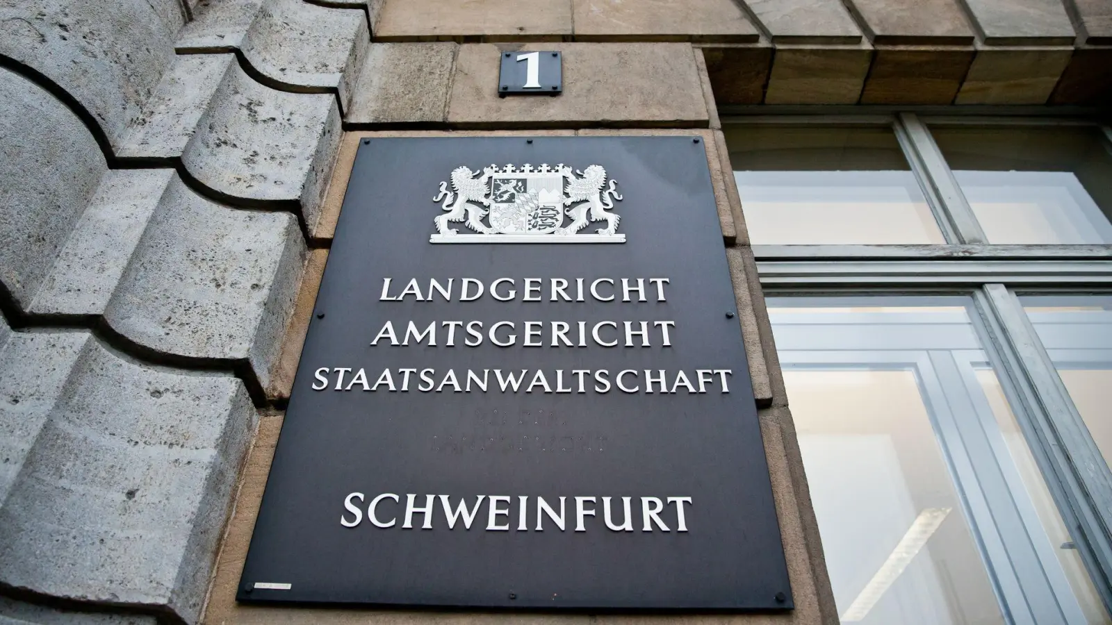 Zweimal hat die Staatsanwaltschaft Schweinfurt mit ihrer Anklage eines Bundeswehroffiziers Niederlagen erlitten. Doch die Anklagebehörde gibt nicht auf. (Archivbild) (Foto: Daniel Karmann/dpa)