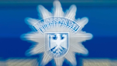 Die Bundespolizei sucht nach Zeuginnen und Zeugen. (Symbolbild) (Foto: Matthias Rietschel/dpa-Zentralbild/dpa)
