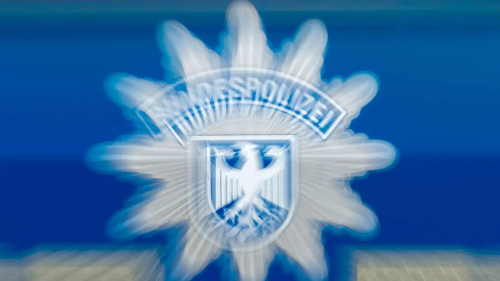 Die Bundespolizei sucht nach Zeuginnen und Zeugen. (Symbolbild) (Foto: Matthias Rietschel/dpa-Zentralbild/dpa)