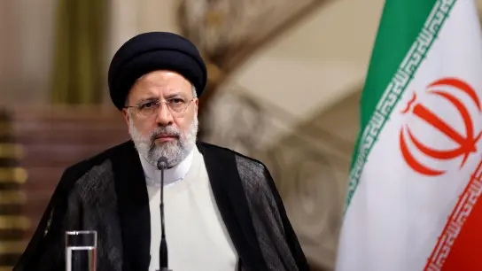 Der iranische Präsident Ebrahim Raisi. Der Iran signalisiert seine Bereitschaft für einen möglichen Gefangenenaustausch mit den USA. (Foto: -/Iranian Presidency/dpa)