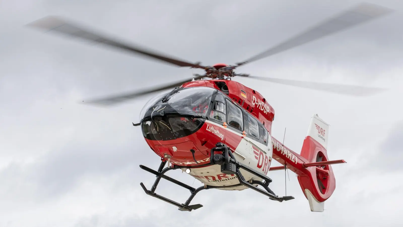 Der Verletzte wurde in ein Krankenhaus gebracht. (Symbolbild) (Foto: Daniel Karmann/dpa)