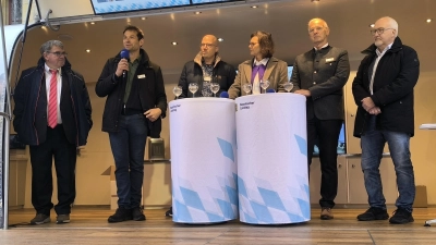 Die Landtagsabgeordneten (von links) Harry Scheuenstuhl (SPD), Martin Stümpfig (Grüne), Johannes Meier (AfD), Landtagspräsidentin Ilse Aigner (CSU), Wolfgang Hauber (Freie Wähler) und Helmut Schnotz (CSU) stellten sich den Fragen des Publikums.  (Foto: Thomas Schaller)