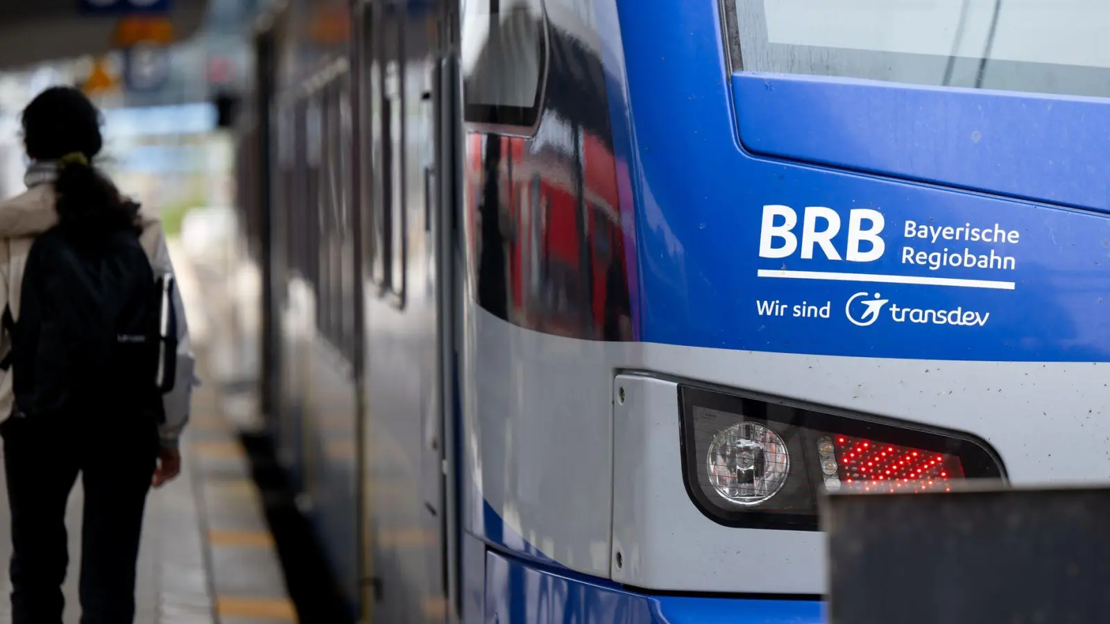 Kunden der Bayerischen Regiobahn zwischen Augsburg und Ingolstadt müssen Geduld haben und öfter umsteigen. (Archivbild) (Foto: Sven Hoppe/dpa)