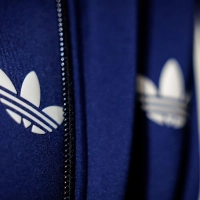Adidas wächst überall stark - nur in Europa nicht. Das soll sich ändern (Archivbild).  (Foto: Daniel Karmann/dpa)