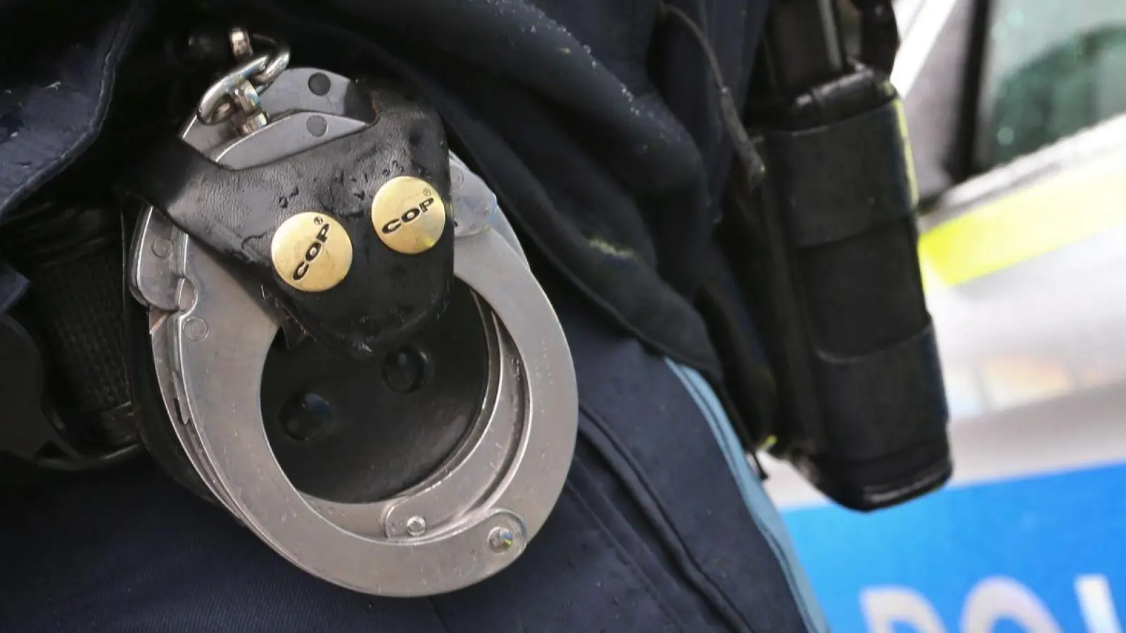 Nach einem Messerangriff auf einen Jugendlichen im schwäbischen Mindelheim ermittelt die Polizei gegen eine 44-Jährige. (Symbolbild) (Foto: Karl-Josef Hildenbrand/dpa)