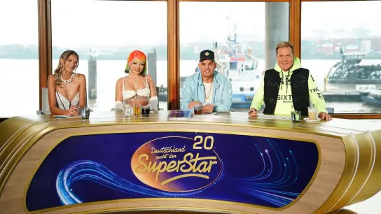 Leony (l-r), Katja Krasavice, Pietro Lombardi und Dieter Bohlen, Jury-Mitglieder der Castingshow „Deutschland sucht den Superstar“. (Foto: Stefan Gregorowius/RTL/dpa)