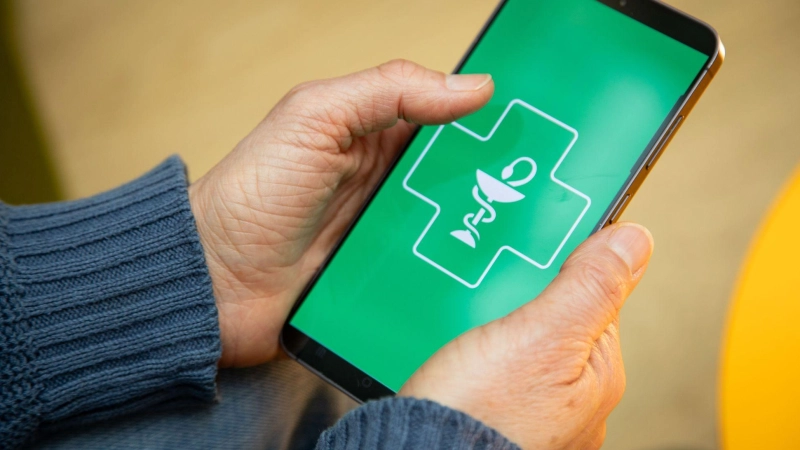 Wer rezeptfreie Medikamente online bestellen möchte, tut gut daran, die Preise verschiedener Onlineapotheken miteinander zu vergleichen.  (Foto: Christin Klose/dpa-tmn)