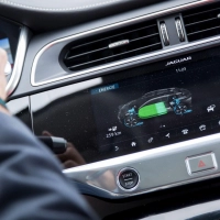 Auf die lange Sicht: Je fitter der Antriebsakku im E-Auto ist, desto länger die mögliche Reichweite. (Foto: Florian Schuh/dpa-tmn)