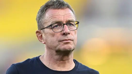 Zeigt Verständnis für den Rücktritt von Martin Hinteregger: ÖFB-Coach Ralf Rangnick. (Foto: Andreas Schaad/AP/dpa)