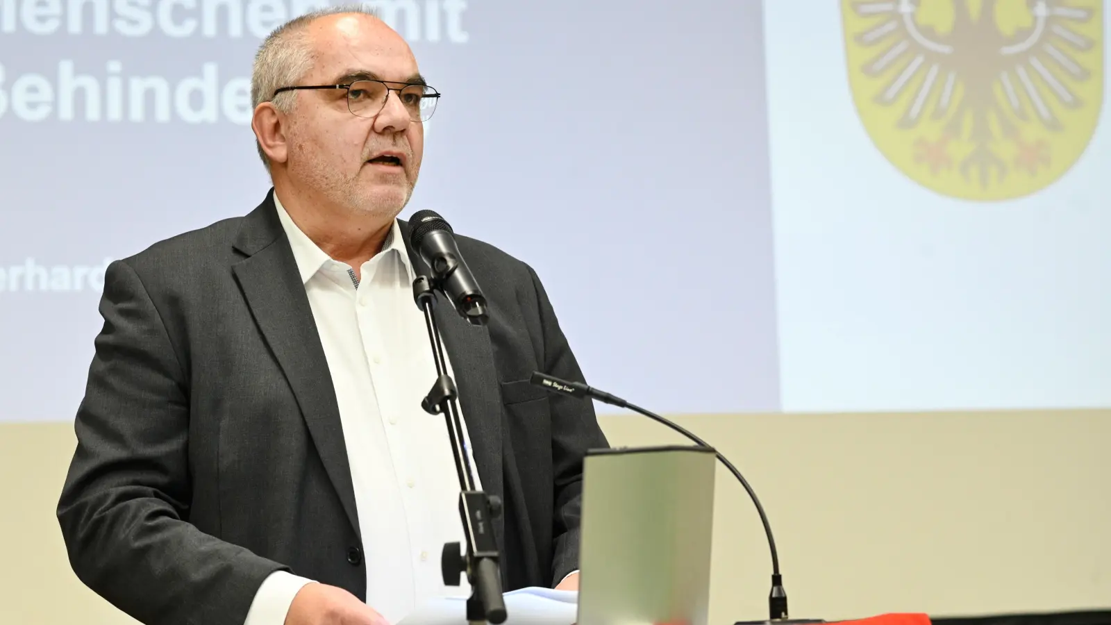 Gerhard Siegler berät Betroffene und Angehörige ebenso wie Kommunen und Bauherren, wenn es um das Thema Inklusion geht. (Foto: Jim Albright)