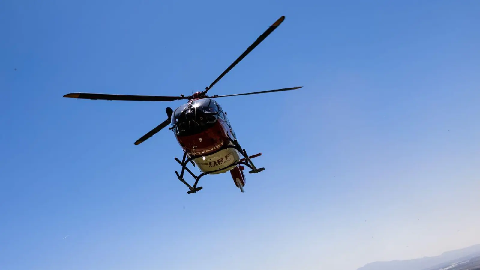 Rettungshubschrauber brachten die beiden Brüder in Krankenhäuser. (Symbolbild) (Foto: Philipp von Ditfurth/dpa)