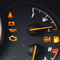 Warnleuchten im Auto-Cockpit: Wann muss das Auto in die Werkstatt?  (Foto: Pexels)