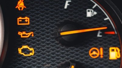 Warnleuchten im Auto-Cockpit: Wann muss das Auto in die Werkstatt?  (Foto: Pexels)