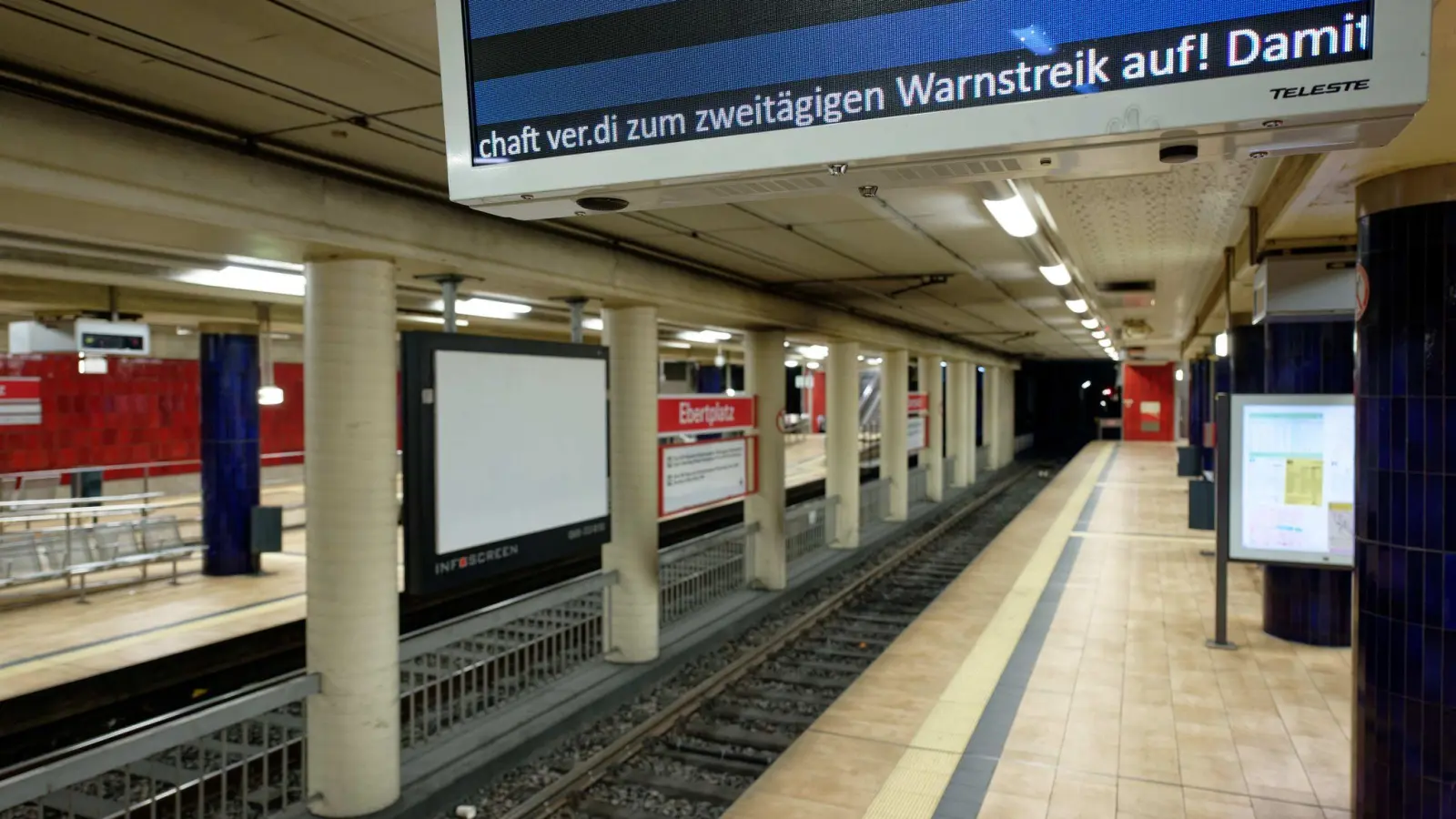 Die U-Bahnstation Ebertplatz in Köln ist verwaist. (Foto: Henning Kaiser/dpa)