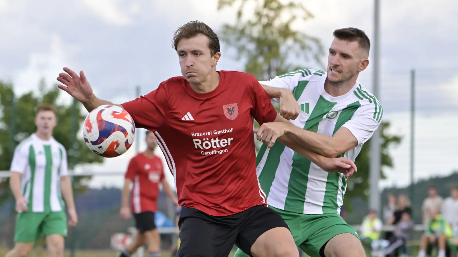 Der SC Aufkirchen (links Vitus Reichert) gastiert in Heideck, der 1. FV Uffenheim (rechts Bernd Bößendörfer) erwartet den TSV Katzwang. (Foto: Martin Rügner)